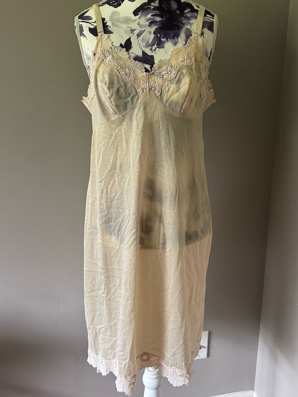 Vintage Wacoal Lace-Trim Slip in Light Cream